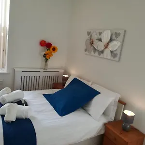  Apartment Delightful, 1 Bedroom Uplands, United Kingdom
