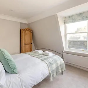 Rooftop Retreat - 2 Double Beds W/ Stunning Views Bath